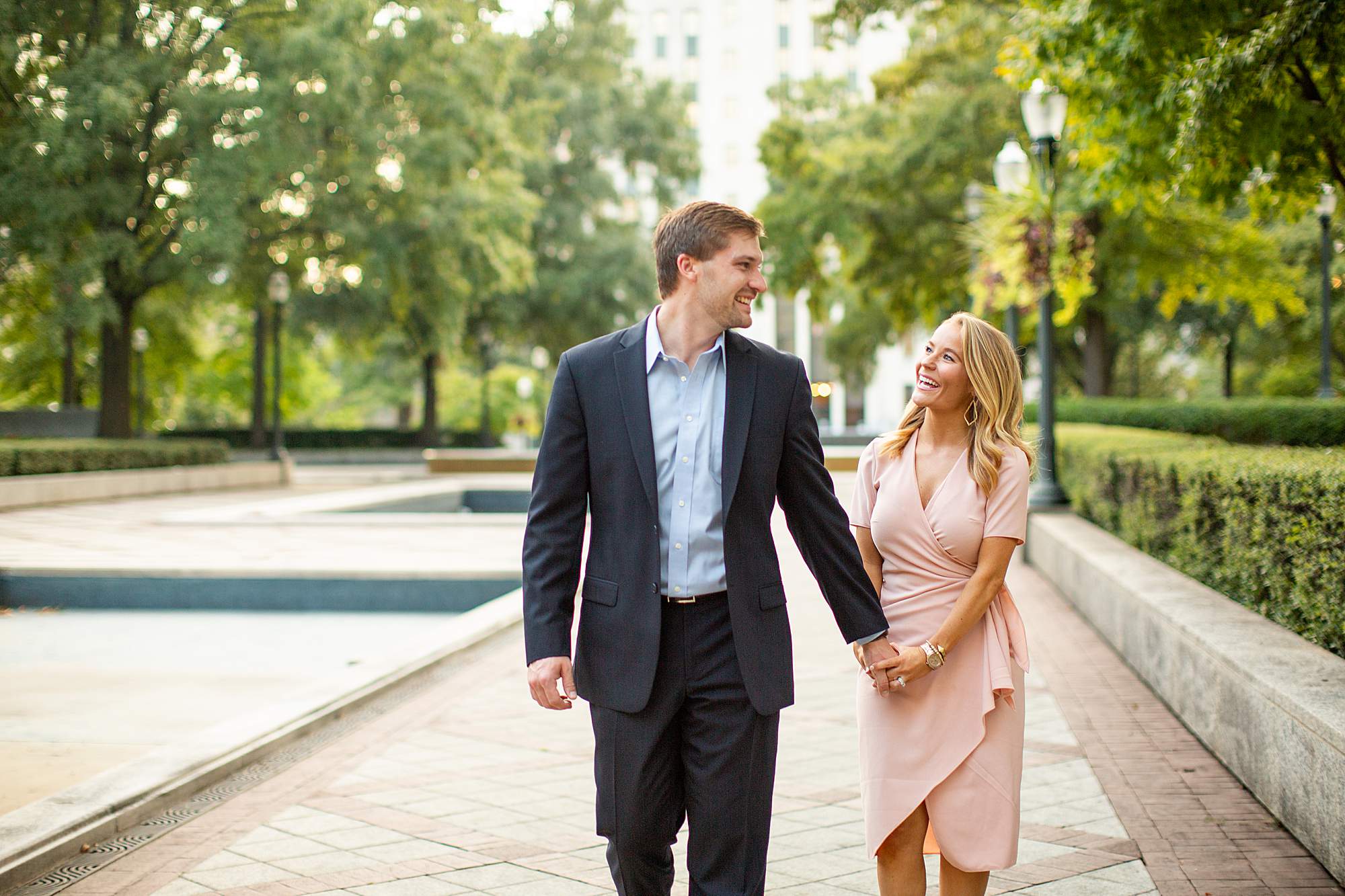 The sweetest spring anniversary session for a go-getter couple at the iconic Linn Park in downtown Birmingham by the courthouse.