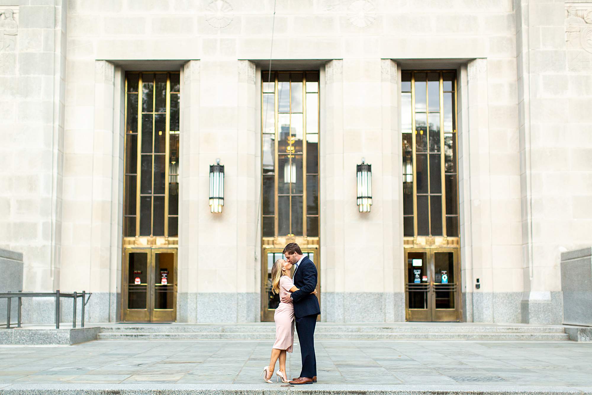 The sweetest spring anniversary session for a go-getter couple at the iconic Linn Park in downtown Birmingham by the courthouse.