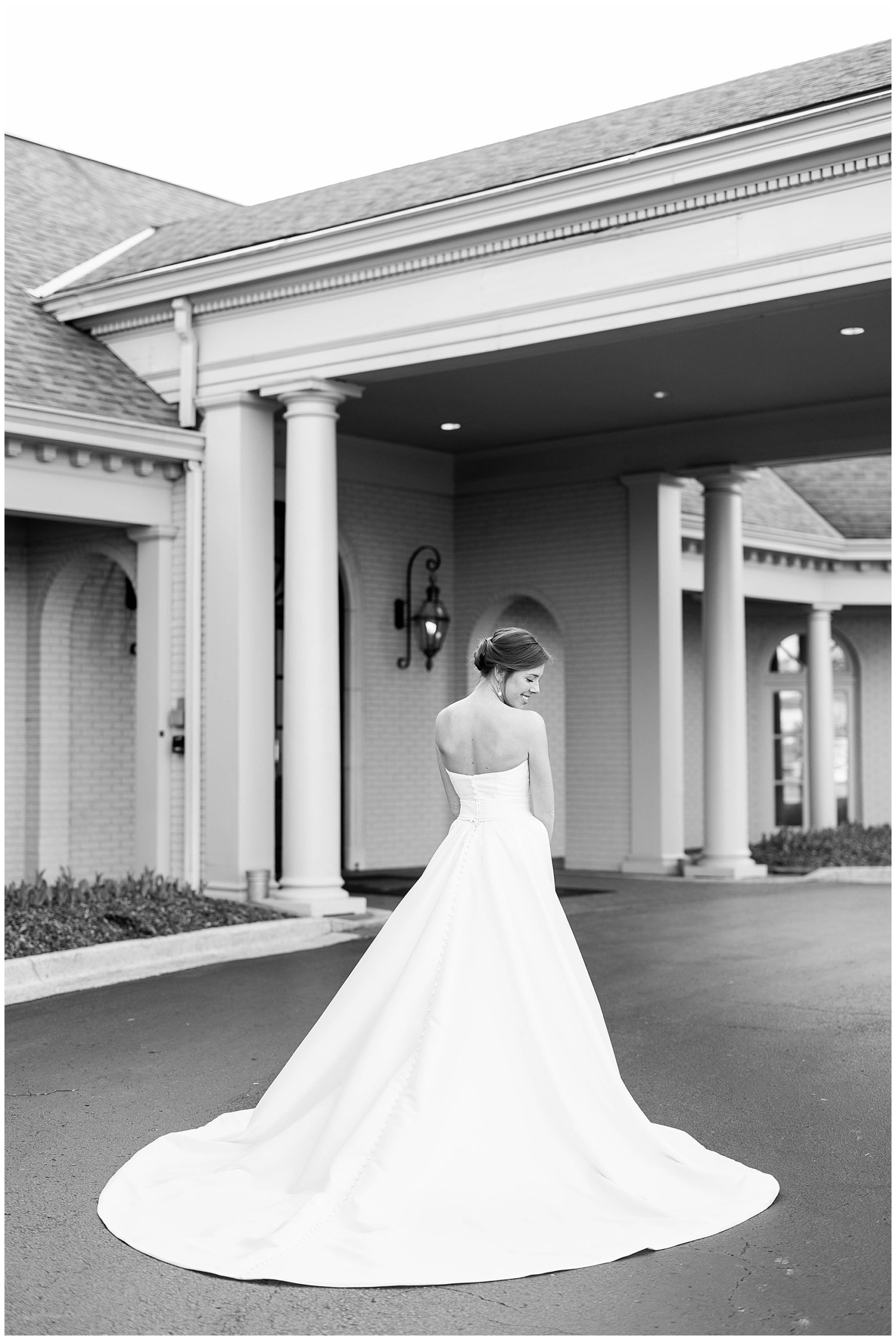 Eleanor Stenner Photography - a Birmingham, AL wedding photographer - shoots Kelly's bridal portraits before her wedding!